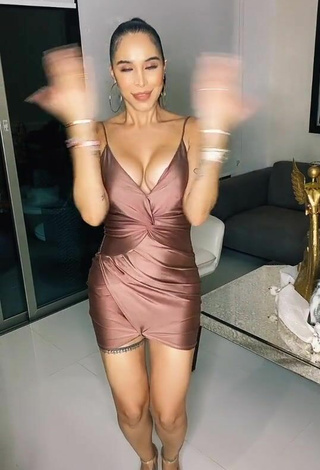 3. Sweet Jessi Pereira Shows Cleavage in Cute Brown Dress and Bouncing Boobs