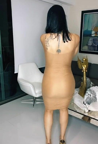 5. Sexy Jessi Pereira Shows Butt