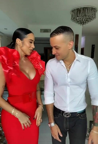 4. Beautiful Jessi Pereira Shows Cleavage in Sexy Red Dress