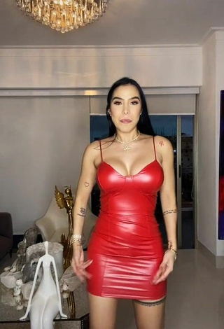 3. Sexy Jessi Pereira Shows Cleavage in Red Dress without Bra