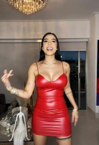 6. Sexy Jessi Pereira Shows Cleavage in Red Dress without Bra