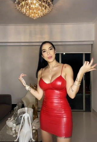 1. Sweetie Jessi Pereira Shows Cleavage in Red Dress