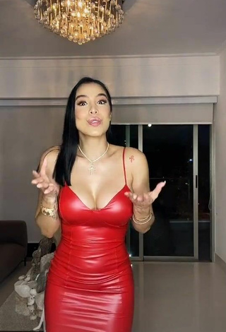 3. Sweetie Jessi Pereira Shows Cleavage in Red Dress