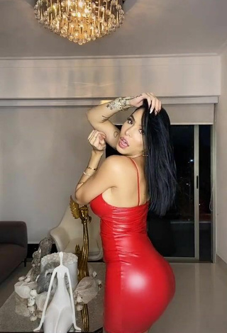 5. Sweetie Jessi Pereira Shows Cleavage in Red Dress