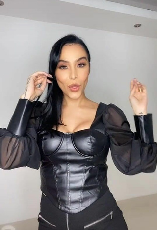 Sexy Jessi Pereira Shows Cleavage in Black Corset