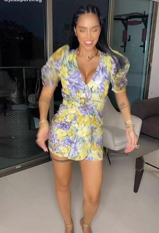 5. Cute Jessi Pereira Shows Cleavage in Floral Dress and Bouncing Tits