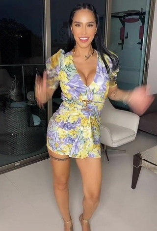 6. Cute Jessi Pereira Shows Cleavage in Floral Dress and Bouncing Tits