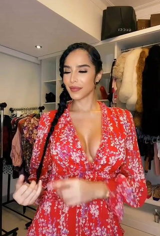 3. Hot Jessi Pereira Shows Cleavage in Floral Dress