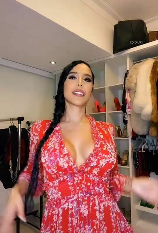 2. Sexy Jessi Pereira Shows Cleavage in Floral Dress and Bouncing Boobs