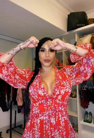 3. Sexy Jessi Pereira Shows Cleavage in Floral Dress and Bouncing Boobs
