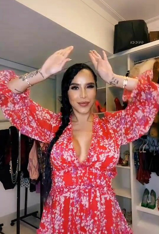 5. Sexy Jessi Pereira Shows Cleavage in Floral Dress and Bouncing Boobs
