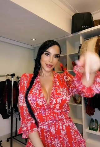 6. Sexy Jessi Pereira Shows Cleavage in Floral Dress and Bouncing Boobs