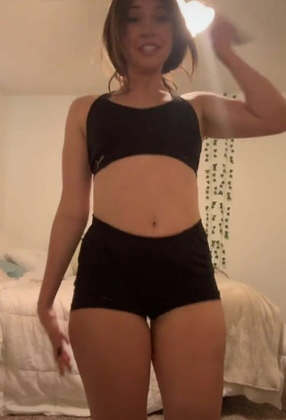 4. Sexy Jillian Fox Shows Big Butt while Twerking
