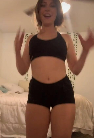 6. Sexy Jillian Fox Shows Big Butt while Twerking