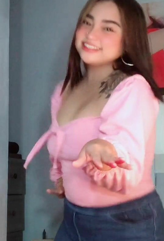 6. Sexy Joanne Duldulao Shows Cleavage in Pink Top and Bouncing Breasts