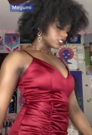 6. Sexy Jordan Nata'e Shows Cleavage in Red Dress