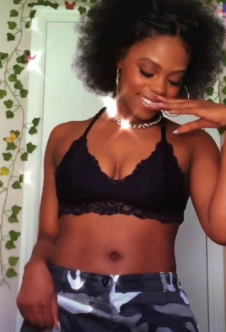 3. Sexy Jordan Nata'e Shows Cleavage in Bra