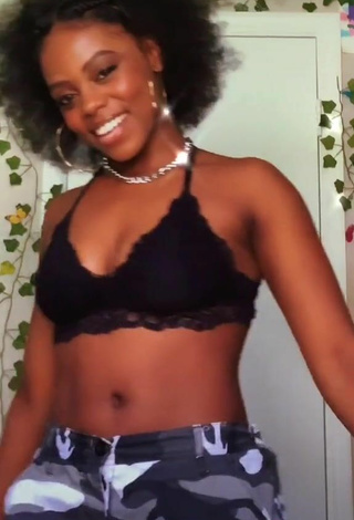 5. Sexy Jordan Nata'e Shows Cleavage in Bra