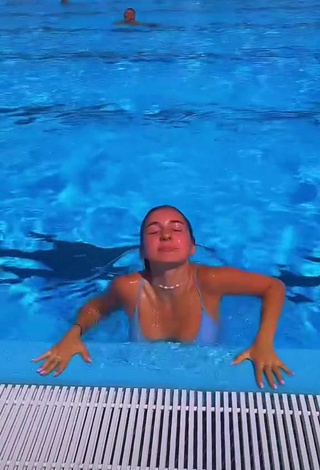3. Sexy Lera Kantur Shows Cleavage in Blue Bikini Top at the Swimming Pool