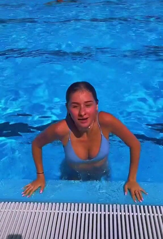 4. Sexy Lera Kantur Shows Cleavage in Blue Bikini Top at the Swimming Pool