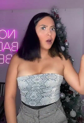 5. Sexy Karen Bustillos Shows Cleavage in Snake Print Tube Top and Bouncing Boobs