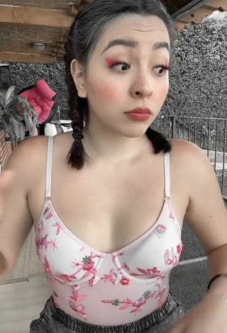 6. Hot Karen Bustillos Shows Cleavage in Floral Top and Bouncing Boobs