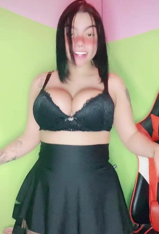 2. Karniello Demonstrates Adorable Cleavage and Bouncing Boobs
