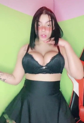5. Karniello Demonstrates Adorable Cleavage and Bouncing Boobs