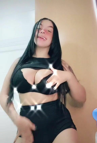 5. Alluring Karniello Shows Cleavage in Erotic Black Bra and Bouncing Boobs