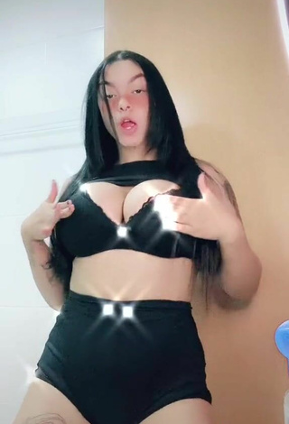 6. Alluring Karniello Shows Cleavage in Erotic Black Bra and Bouncing Boobs