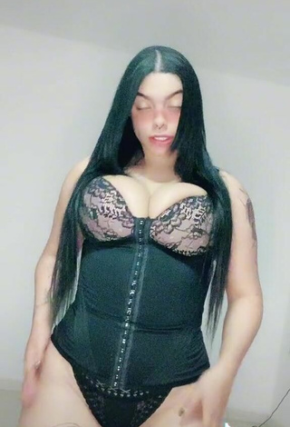 6. Sexy Karniello Shows Cleavage in Black Corset and Bouncing Boobs