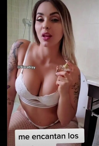 5. Sexy Kiarablaysexy Shows Cleavage in White Lingerie