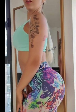 3. Kiarablaysexy Shows her Sexy Butt