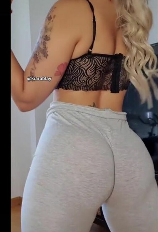 4. Sexy Kiarablaysexy Shows Big Butt
