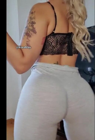 6. Sexy Kiarablaysexy Shows Big Butt