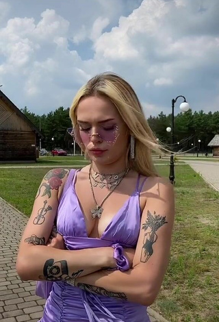 2. Sexy Klaudia Bieszcz Shows Cleavage in Violet Dress