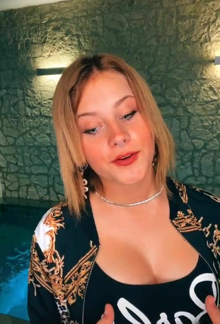 4. Beautiful Gaia Bianchi Shows Cleavage in Sexy Top at the Swimming Pool