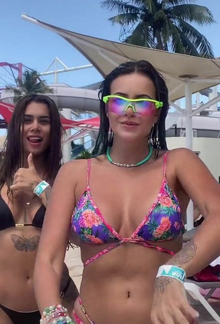 4. Sexy Lais Bianchessi in Bikini