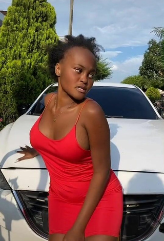 Sexy Lajesuu Shows Cleavage in Dress and Bouncing Boobs