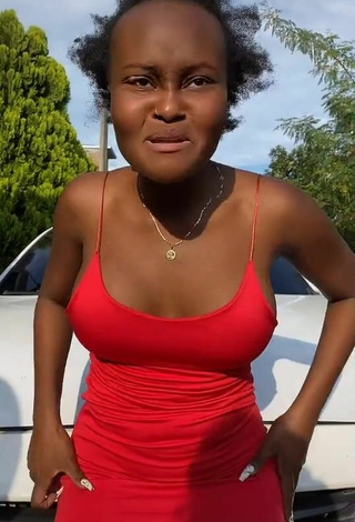 5. Sexy Lajesuu Shows Cleavage in Dress and Bouncing Boobs