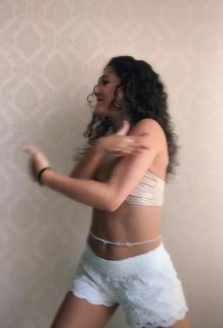 6. Beautiful Lorena Tucci Shows Cleavage in Sexy Beige Crop Top and Bouncing Tits