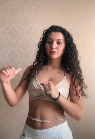 6. Sweetie Lorena Tucci Shows Cleavage in Beige Crop Top and Bouncing Boobs
