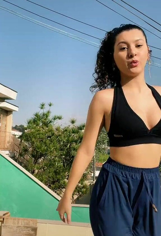 6. Sexy Lorena Tucci Shows Butt
