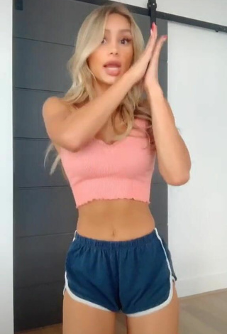 5. Seductive Mariana Morais in Pink Crop Top and Bouncing Boobs