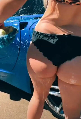 5. Gorgeous Makayla Weaver Shows Butt