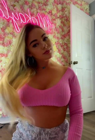 Hottie Makayla Weaver Shows Cleavage in Pink Crop Top without  Bra