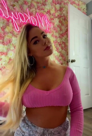 2. Hottie Makayla Weaver Shows Cleavage in Pink Crop Top without  Bra