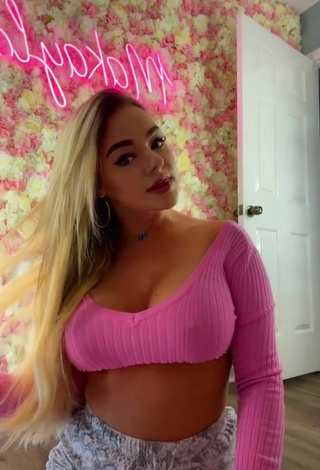 3. Hottie Makayla Weaver Shows Cleavage in Pink Crop Top without  Bra