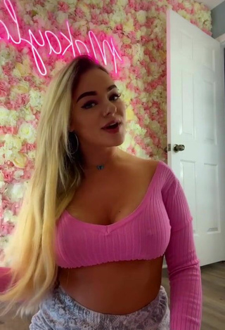 6. Hottie Makayla Weaver Shows Cleavage in Pink Crop Top without  Bra