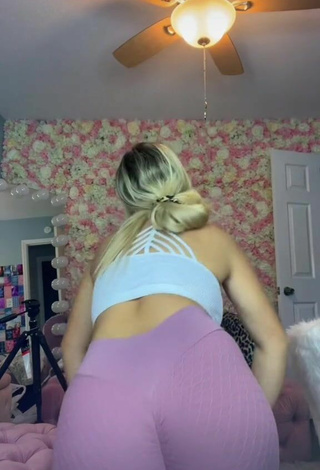 4. Sweetie Makayla Weaver Shows Butt
